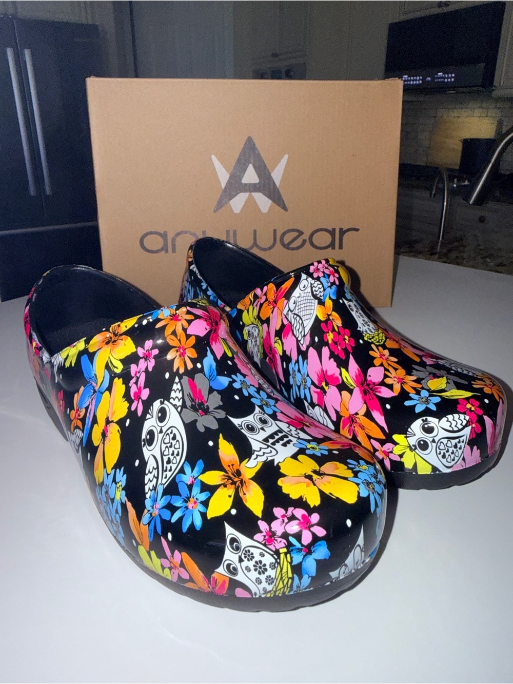 Anywear SR Angel Healthcare Clogs - Size 7 New with Box